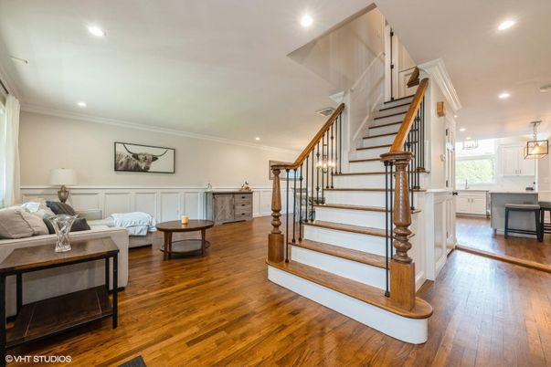 Interior, Living room, Pendant Lights, Recessed Lighting, Wood Texture Flooring