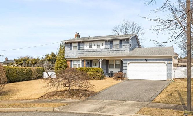 Attached, Exterior, Facade, Split Level