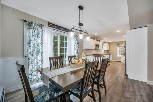 Dining room, Interior, Kitchen, Pendant Lights, Recessed Lighting, Wood Texture Flooring