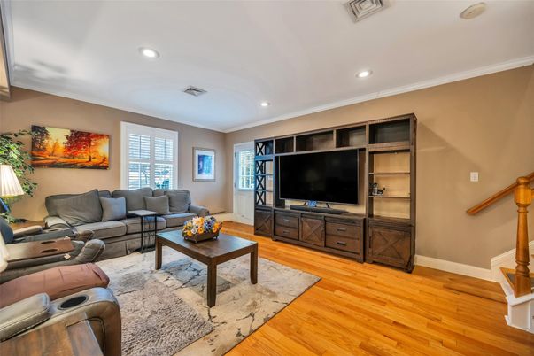Interior, Living room, Recessed Lighting, Wood Texture Flooring