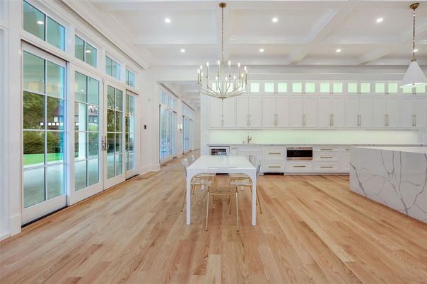 Chandelier, Dining room, Interior, Kitchen, Pendant Lights, Recessed Lighting, Wood Texture Flooring