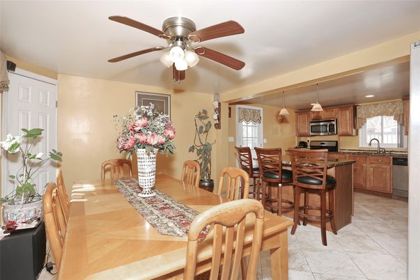 Dining room, Interior, Kitchen, Pendant Lights, Recessed Lighting, Stainless Steel Appliances