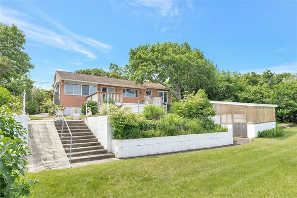 Backyard, Exterior, Facade, Raised Ranch