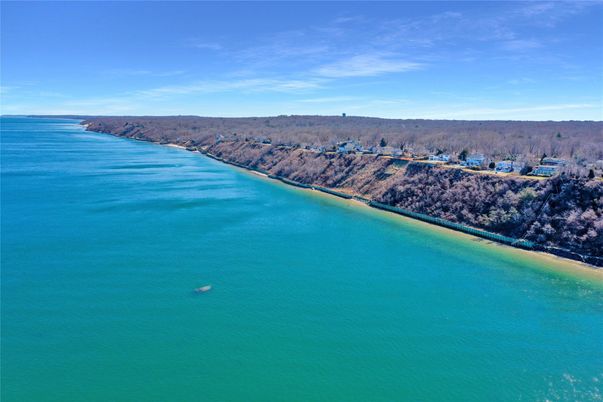 Exterior, Lake