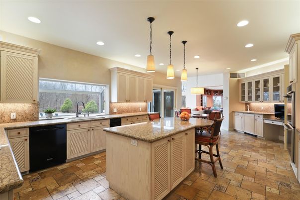 Dining room, Interior, Kitchen, Pendant Lights, Recessed Lighting, Stainless Steel Appliances