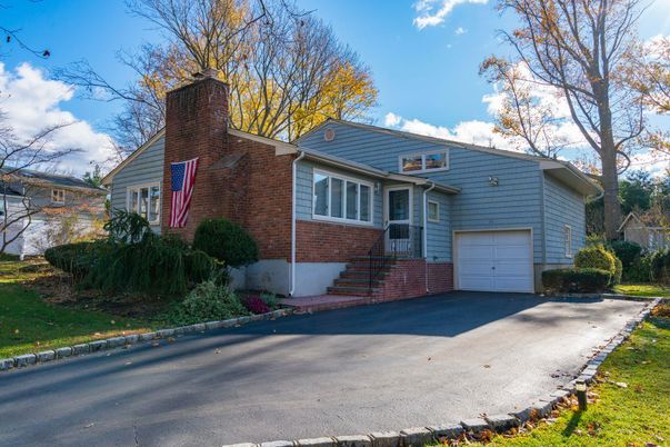 Attached, Exterior, Facade, Brick Facade, Split Level