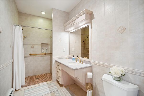 Bathroom, Interior, Recessed Lighting