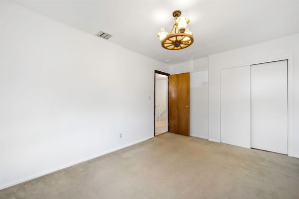 Chandelier, Empty room, Interior