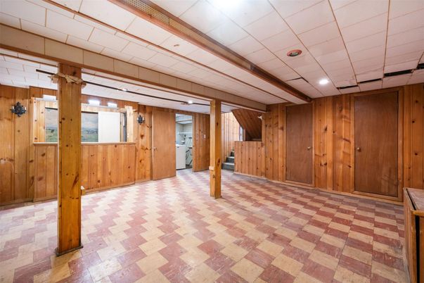 Empty room, Interior, Recessed Lighting, Wooden Walls