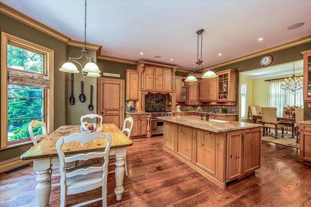 Chandelier, Dining room, Interior, Kitchen, Pendant Lights, Recessed Lighting, Wood Texture Flooring
