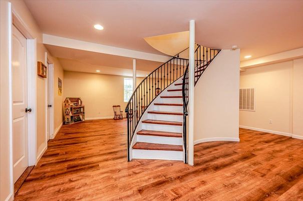Interior, Recessed Lighting, Wood Texture Flooring