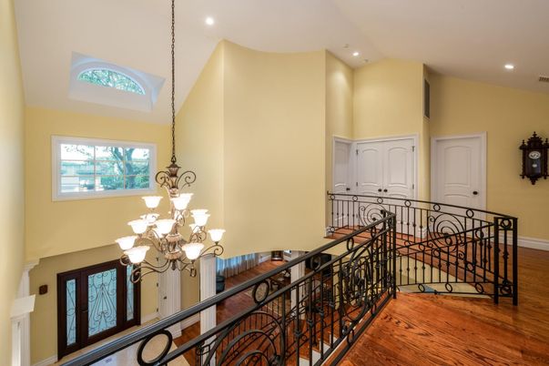 Chandelier, Interior, Recessed Lighting, Wood Texture Flooring