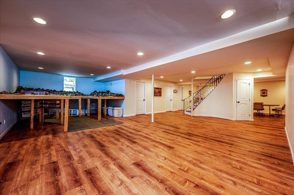 Empty room, Interior, Recessed Lighting, Wood Texture Flooring