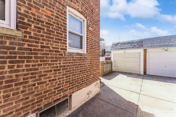 Detached Garage, Exterior