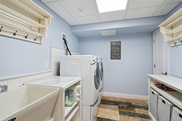 Interior, Washer, Wood Texture Flooring
