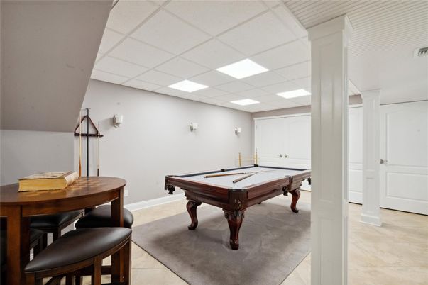 Billiard Table, Game Room, Interior