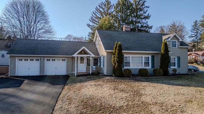 Attached, Exterior, Facade, Cape Cod