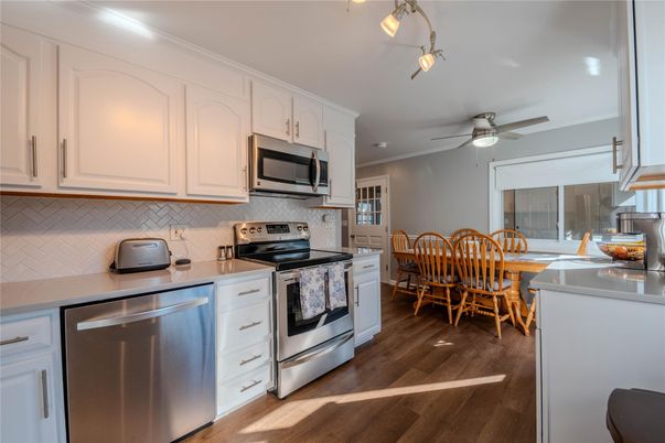 Dining room, Interior, Kitchen, Stainless Steel Appliances, Wood Texture Flooring