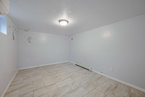 Empty room, Interior