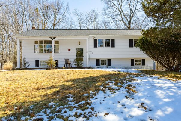 Backyard, Exterior, Facade, Raised Ranch