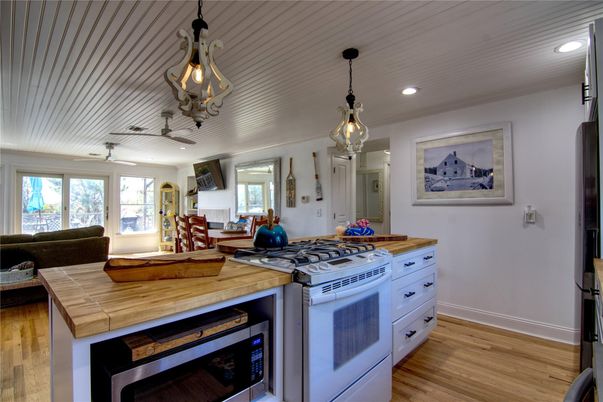 Chandelier, Interior, Kitchen, Living room, Pendant Lights, Recessed Lighting, Wood Texture Flooring