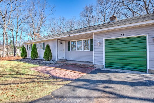 Attached, Exterior, Facade, Ranch