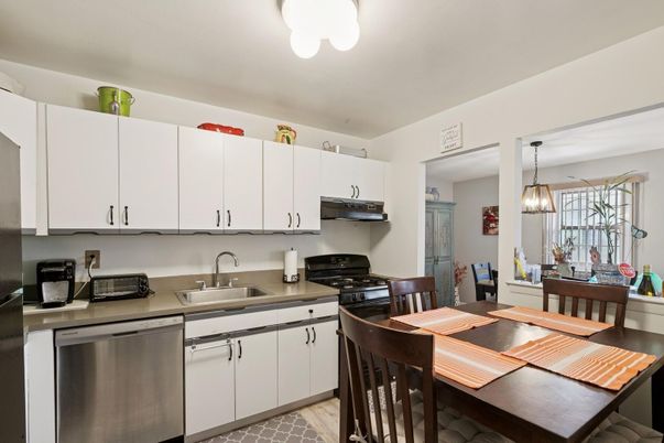 Dining room, Interior, Kitchen, Pendant Lights, Stainless Steel Appliances