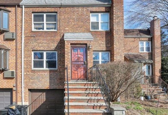 Attached, Exterior, Facade, Brick Facade, Rowhouse