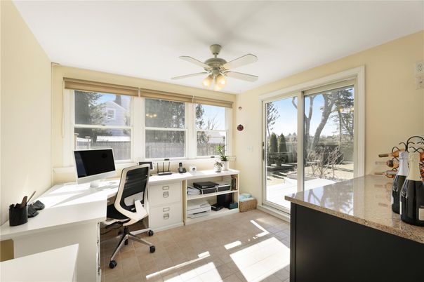 Home Office, Interior
