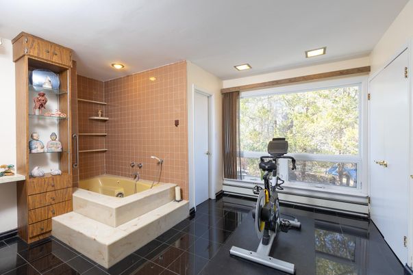 Bathroom, Fitness Equipment, Interior, Recessed Lighting