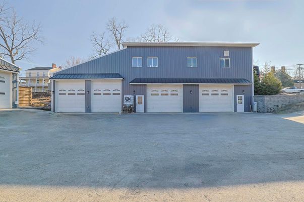 Attached, Exterior, Facade, Farmhouse