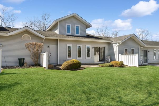 Exterior, Facade, Ranch