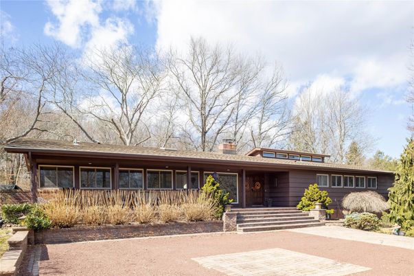 Exterior, Facade, Ranch