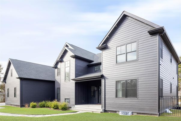 Exterior, Facade, Farmhouse