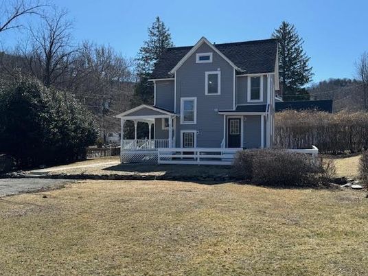 Backyard, Exterior, Facade, Queen Anne Victorian