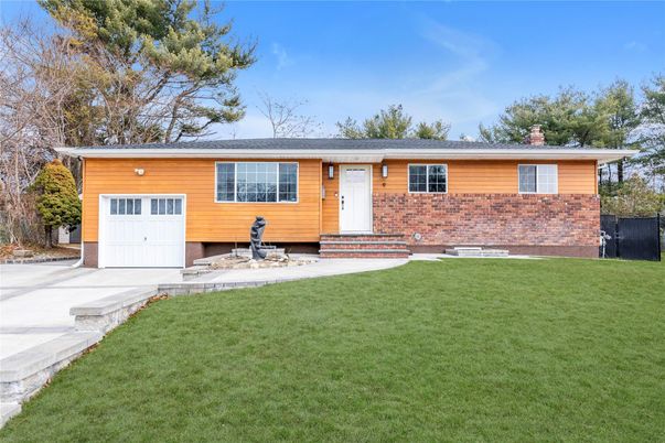 Attached, Exterior, Facade, Brick Facade, Raised Ranch