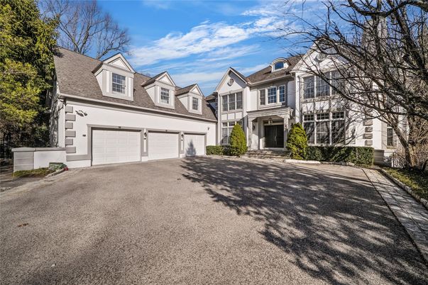 Attached, Exterior, Facade, Cape Cod