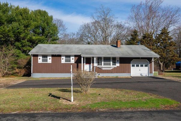Attached, Exterior, Facade, Cape Cod