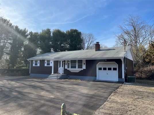 Attached, Exterior, Facade, Cape Cod