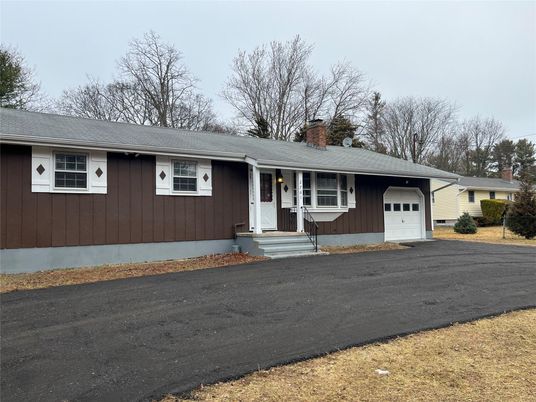 Attached, Exterior, Facade, Ranch