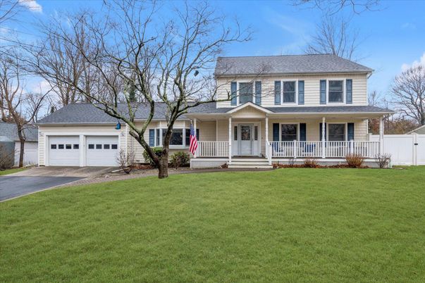 Attached, Exterior, Facade, American Foursquare