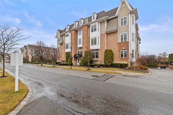 Exterior, Facade, Brick Facade, Rowhouse