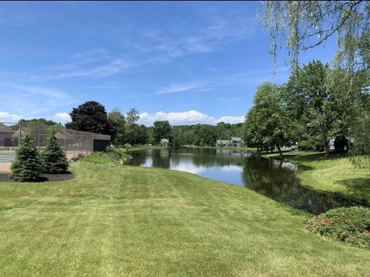 Exterior, Lake