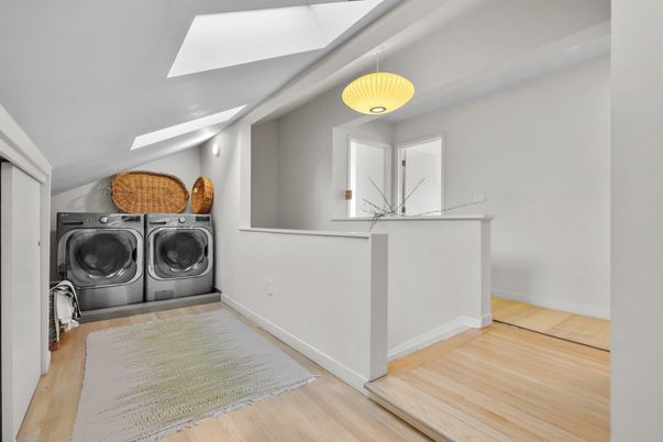 Interior, Washer, Wood Texture Flooring