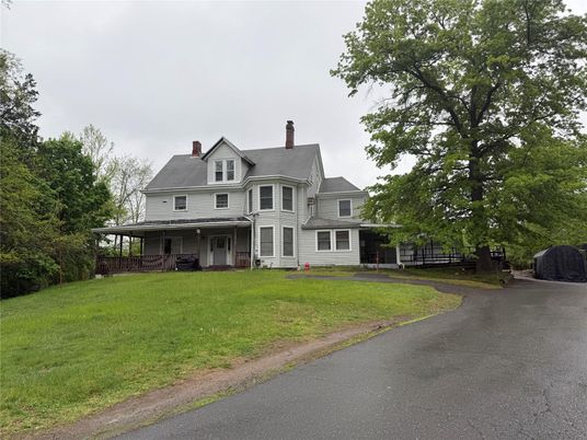 Backyard, Exterior, Facade, Queen Anne Victorian