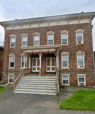 Exterior, Facade, Brick Facade, Rowhouse