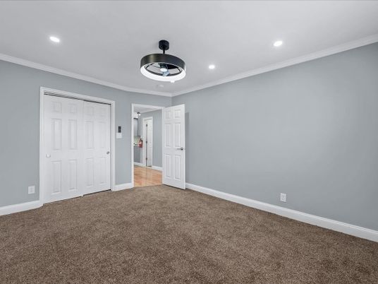 Empty room, Interior, Recessed Lighting