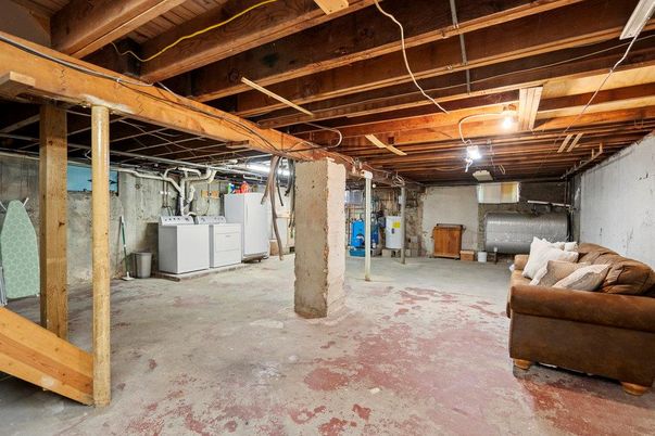 Interior, Washer, Wooden Beams