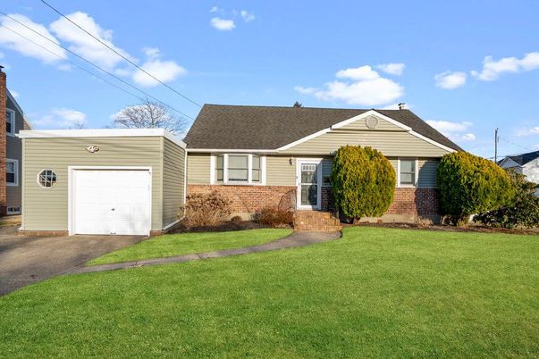 Attached, Exterior, Facade, Brick Facade, Cape Cod