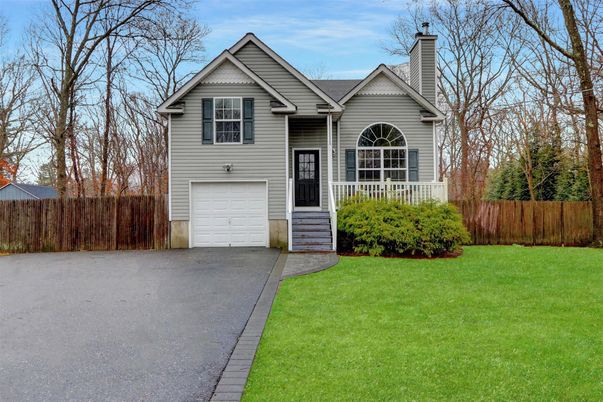 Attached, Exterior, Facade, Farmhouse